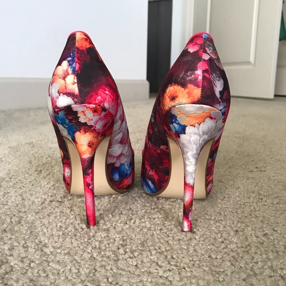 JustFab Floral Heels 👠 - Picture 3 of 4
